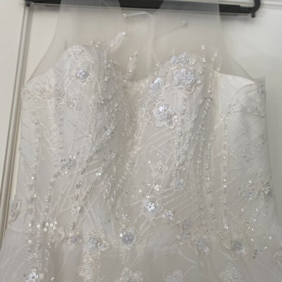 Dress: worn only for an hour - Picture 7 of 16